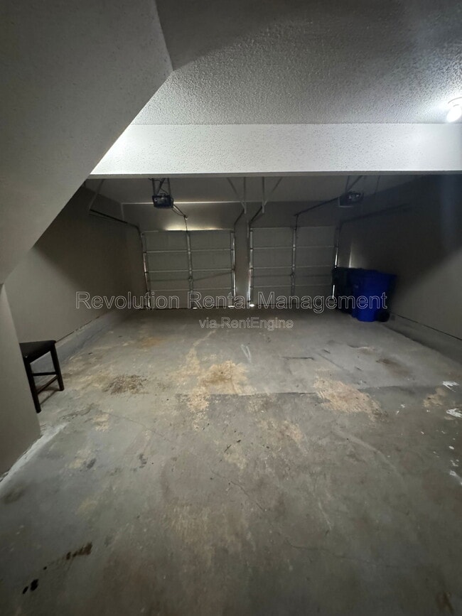Building Photo - 1618 Village Pl Cir NE