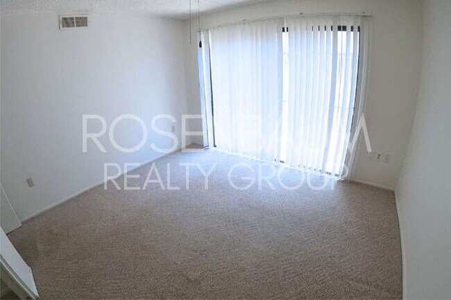 Building Photo - 828 E Junction St