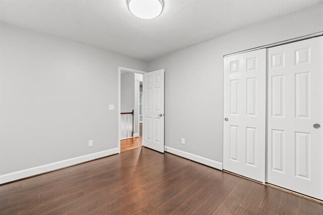 Building Photo - 139 W Village Knoll Cir