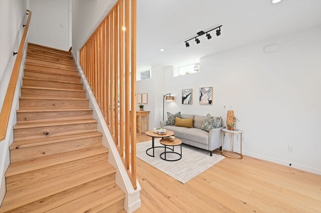 Building Photo - Modern 3-Level Townhome (2020) with Private Roof Deck & A/C