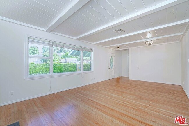 Building Photo - 5353 Don Pio Dr