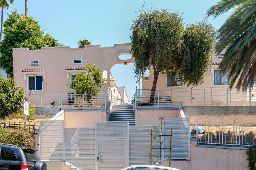 Primary Photo - 268 4/6 S Coronado St