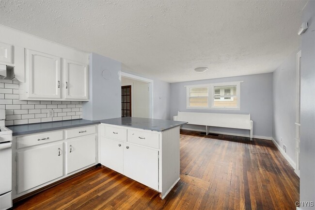 Building Photo - 1410 Fincke Ave