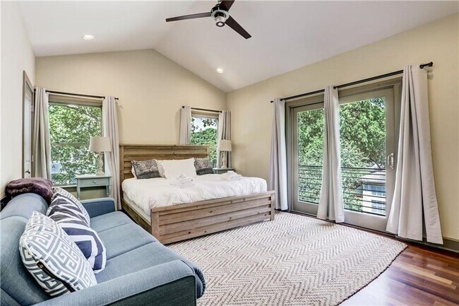 Building Photo - 602 W N Loop Blvd