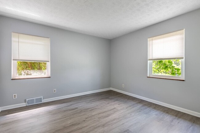 Building Photo - Beautiful Duplex