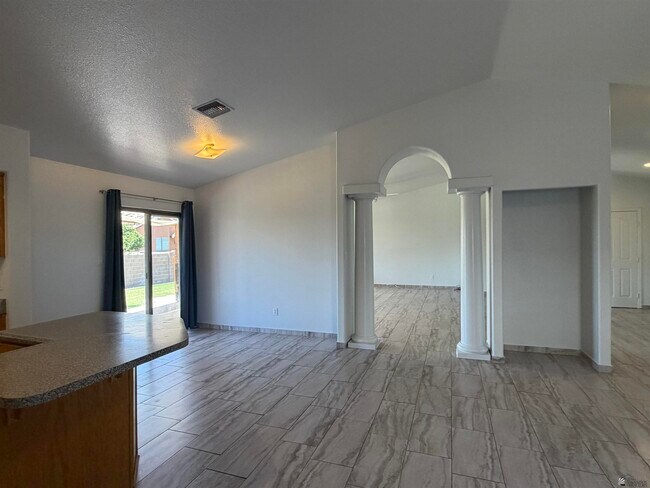 Building Photo - 4093 W 17th St