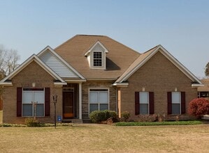 Building Photo - AVAILABLE NOW!