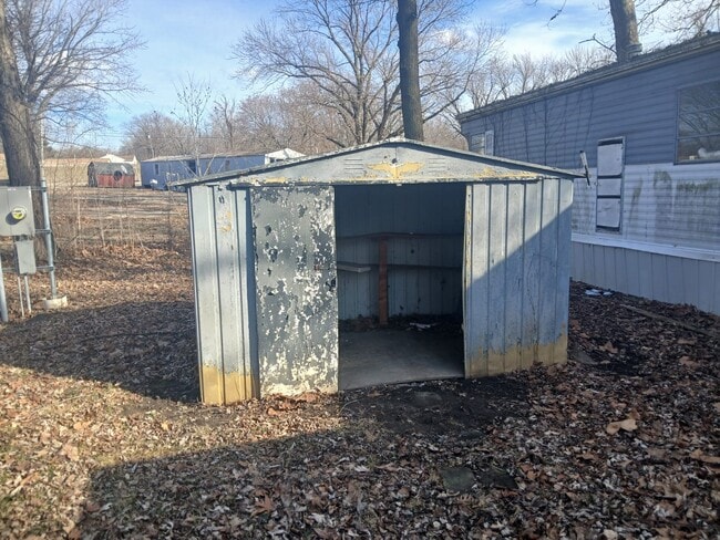 Building Photo - 11 Camelot Dr