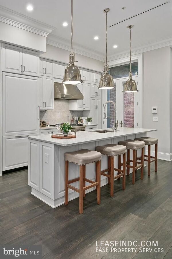 Building Photo - 1330 Vermont Ave NW