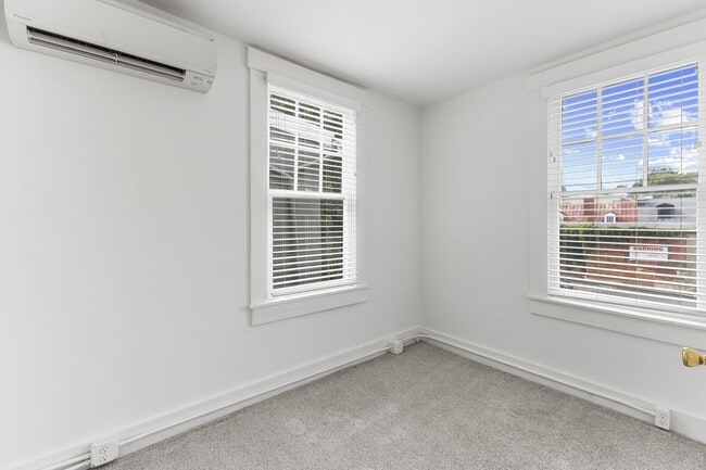 Building Photo - Historic Downtown Annapolis 3 Bedroom w/ P...