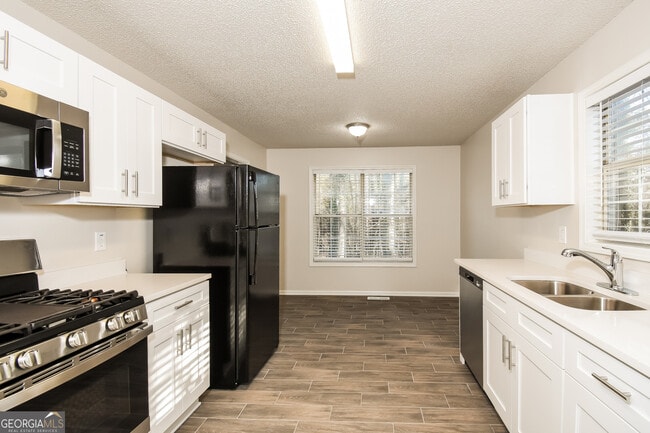 Building Photo - 1445 Glynn Oaks Dr SW