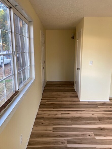 Entry with coat closet - 3608 M St