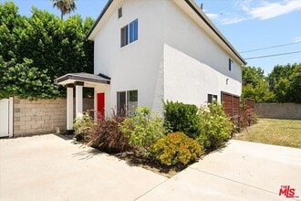 Building Photo - 6652 Orion Ave