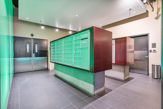 Building Photo - Stylish, south-facing 1-bdrm/1-bath loft in the Pearl—Deeded parking & storage