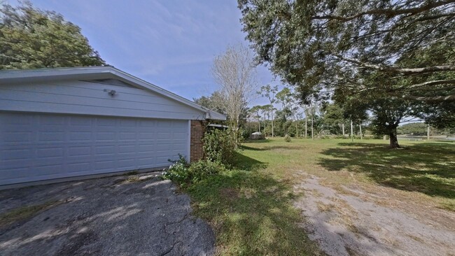 Building Photo - 3/2 in Casselberry with Awesome Lot and La...