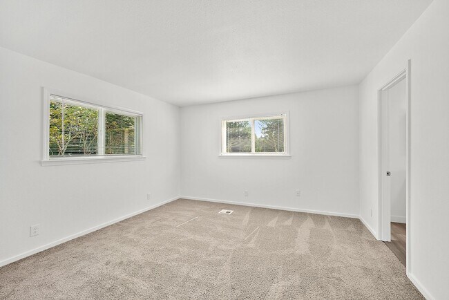 Building Photo - Updated 3-Bedroom Port Orchard Rambler with Covered Porch