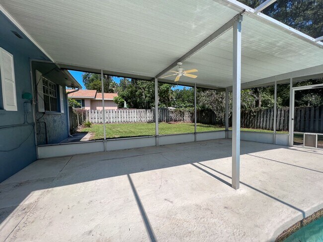 Building Photo - 3BR/2BA Pet Friendly Pool Home in McIntosh...