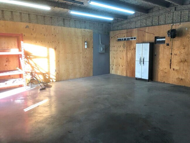 Building Photo - 619 Cabrillo Dr