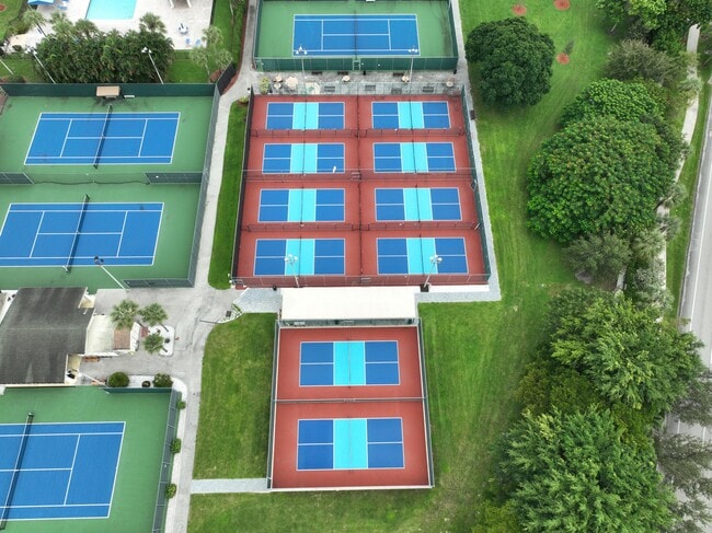 Building Photo - 1904 Bermuda Cir