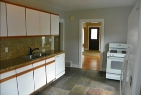 Building Photo - 3 Bd 1 Ba Home with Hardwood Floors in Mid...