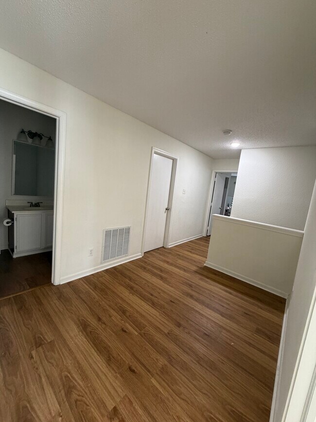 Building Photo - Room B (U-F)