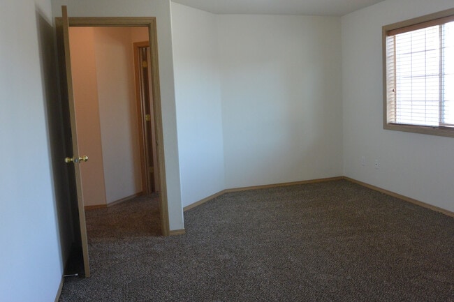 Building Photo - 6307 NE 59th Ct