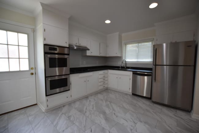 Building Photo - Fantastic 4BR/ 3BA Rambler in Aspen Hill