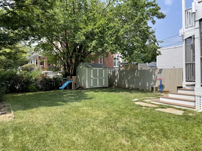 Building Photo - 1700 D St SE