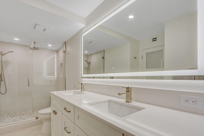 Building Photo - 5380 N Ocean Dr