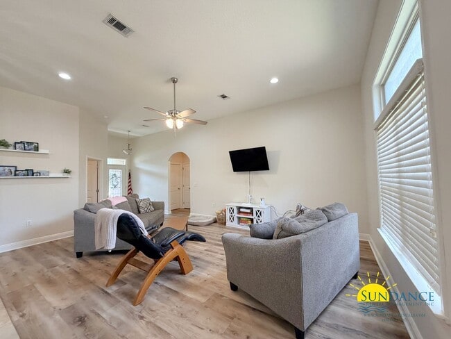 Building Photo - Spacious 4BR/2BA Home in Fort Walton Beach Near Eglin Parkway!