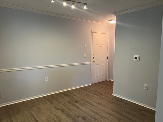 Building Photo - Great First Floor Condo in the Reserve at Woodbridge