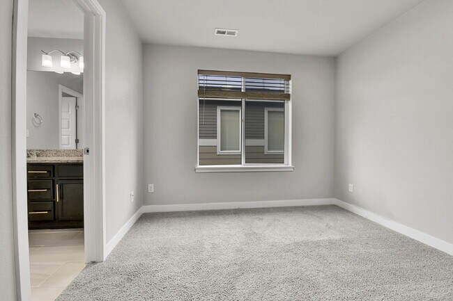 Building Photo - $2,620.95 - 3 Bed, 2.5 Bath Home in Aurora with AC and In Unit Laundry!