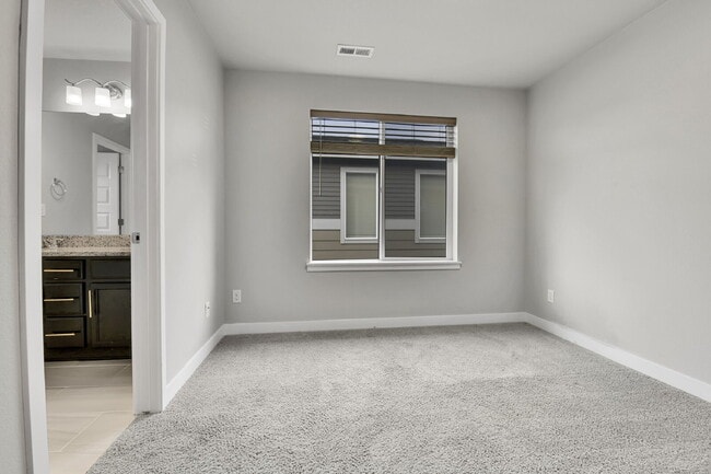Building Photo - $2,720.95 - 3 Bed, 2.5 Bath Home in Aurora with AC and In Unit Laundry!