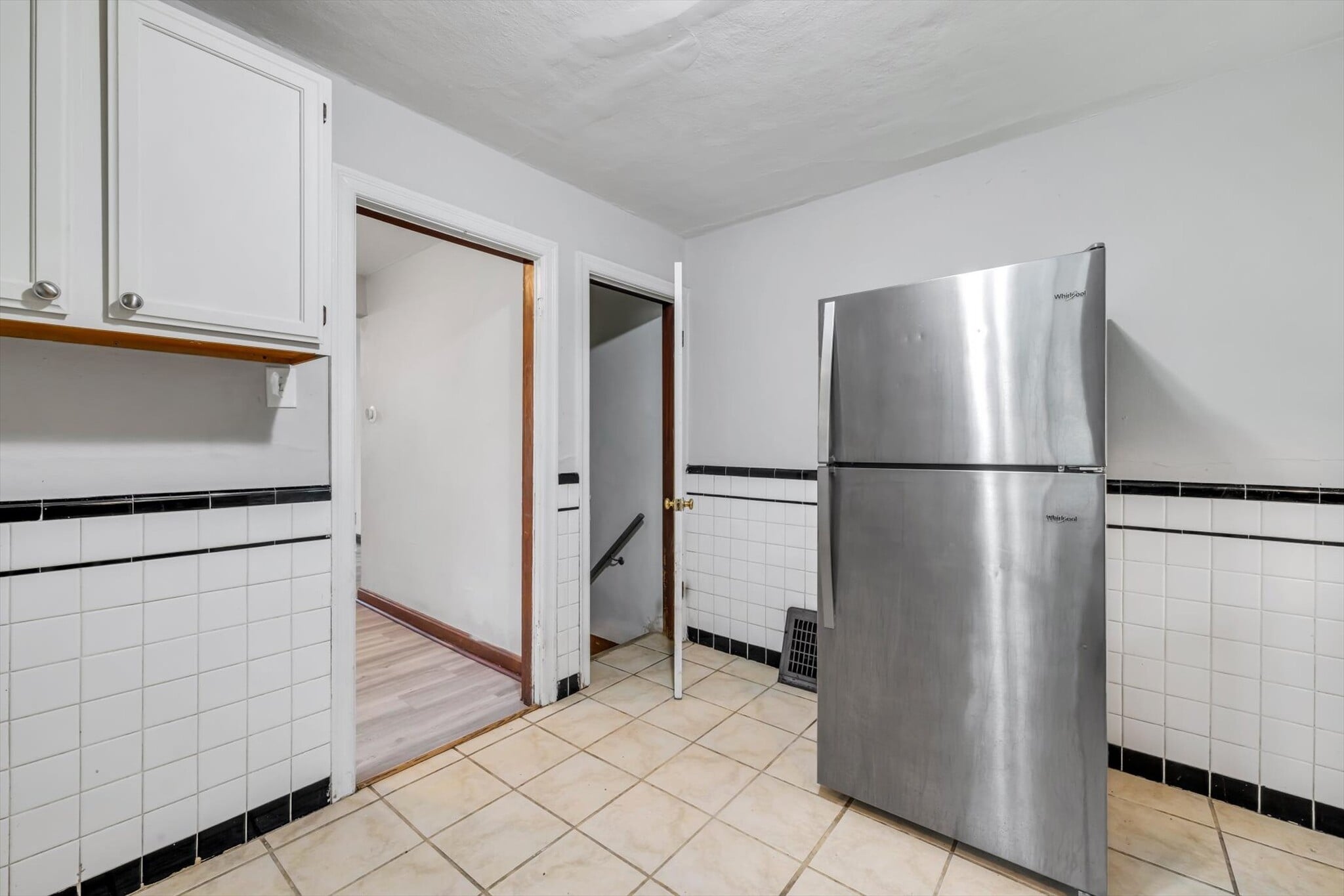 Building Photo - 7120 Roslyn Dr