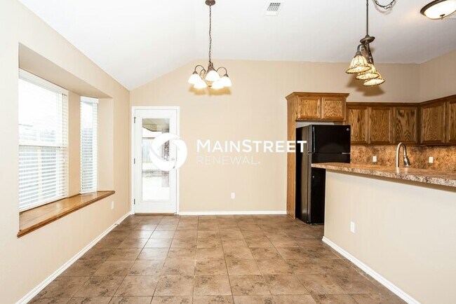 Building Photo - 4 Bedroom Pet-Friendly Home in Norman, OK with Main Street Renewal