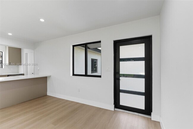 Building Photo - 9660 Dominican Dr