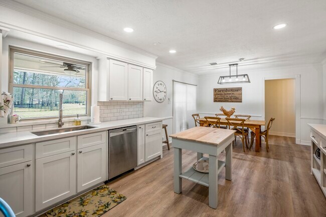 Building Photo - 15347 Conroe Dr