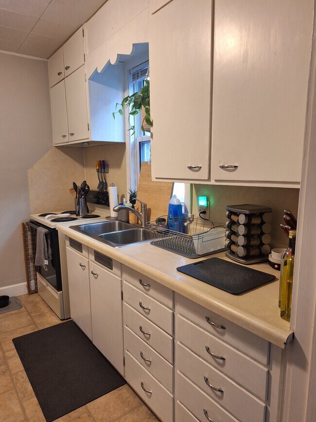 Building Photo - 622 N Broad St