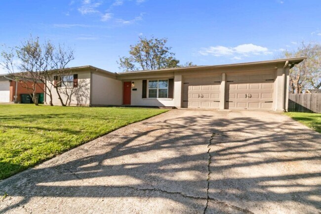 Building Photo - 5312 Odessa Ave