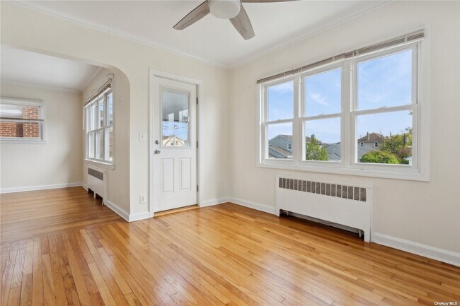 Building Photo - 349 E Market St