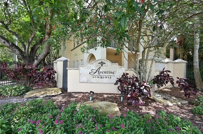 Building Photo - 2482 Centergate Dr