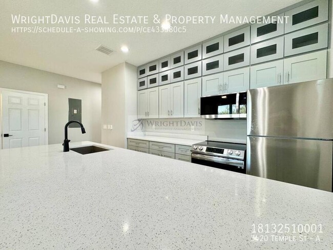 Building Photo - Stunning 3/2 duplex in Tampa!