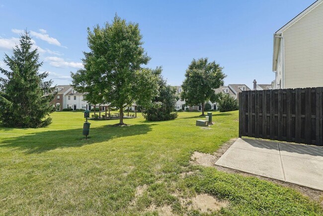 Building Photo - 7621 Lorimar Dr