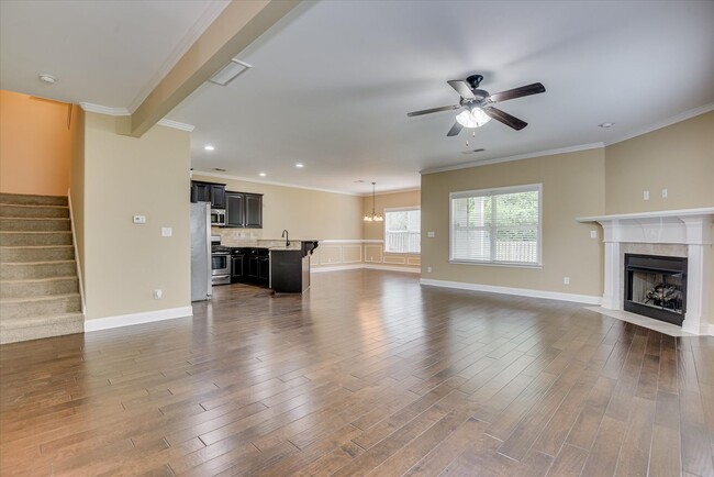 Building Photo - 4 Bedroom 2.5 Bath in Crawford Creek