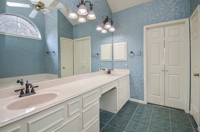 Building Photo - 16714 Colony Terrace Dr