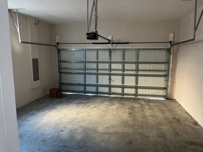 Building Photo - 3/2.5 Townhouse in Downtown Kissimmee