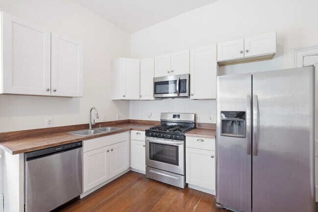 Building Photo - 320 E 31st St
