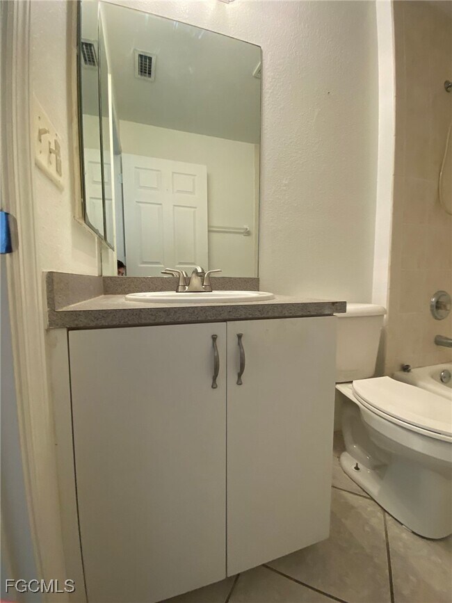 Building Photo - 1029 SE 11th St