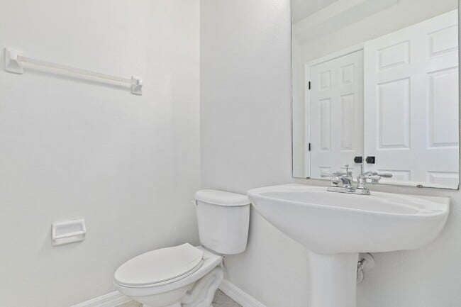 Building Photo - "Charming 3-Bed Townhouse with Granite Elegance in Ruskin - 1366 Sq Ft of Comfort!"