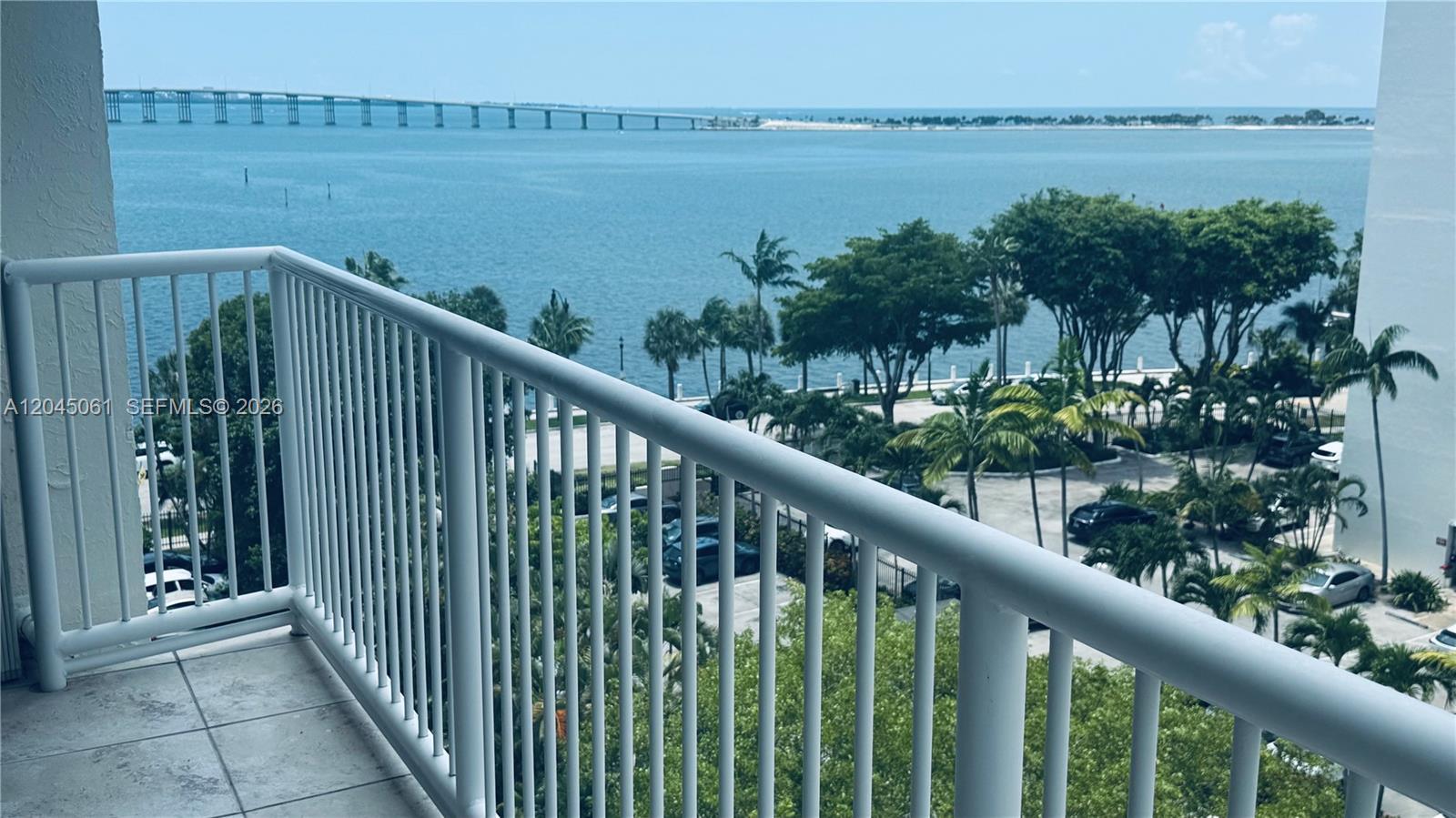 Building Photo - 1440 Brickell Bay Dr